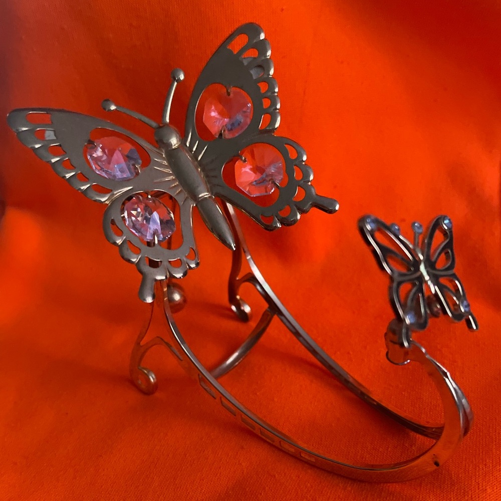 EUC Gold tone Butterflies Art decoration pendulum balancing ball